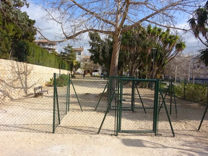 Fotonoticia: Abre el parque para perros de la plaza de la Constitución