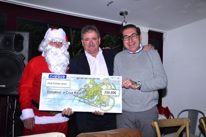 El Club Ciclista dona 250 euros a Cruz Roja Jávea