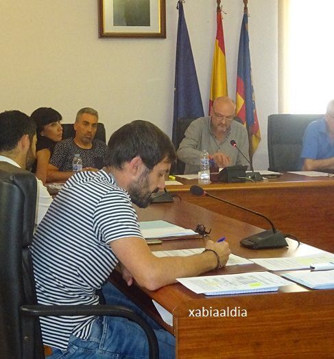 Compromís en Benitatxell denuncia que el alcalde ha regalado a una empresa la tasa de obras y éste anuncia una querella contra los nacionalistas