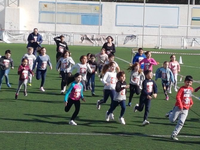 Els quilòmetres de solidaritat del Col.legi Vicente Tena es convertixen en una donació a Save The Children de 1.117 euros