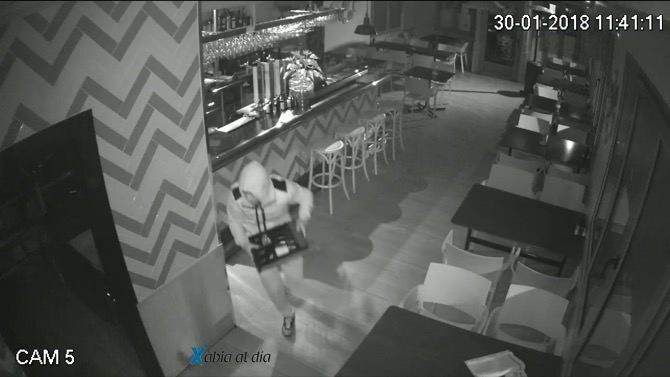 Una banda de cacos hace de las suyas en los comercios de Xàbia Histórica