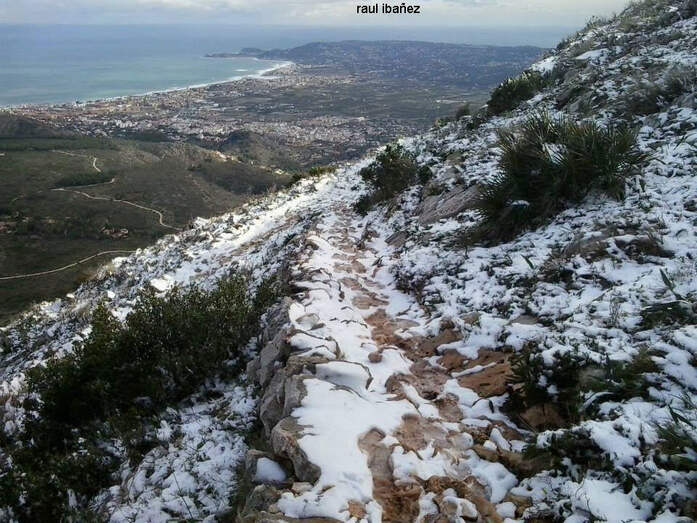 Aemet activa la alerta naranja por nieve en la Marina Alta