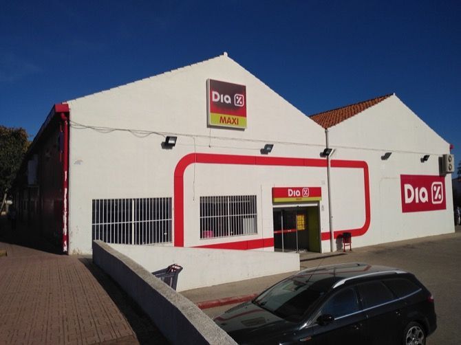 Dia propone a los sindicatos cerrar sus tiendas en Xàbia, Calp y El Verger