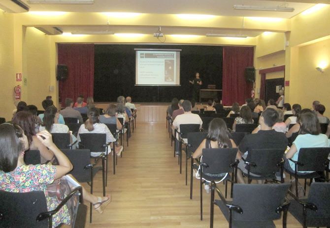 La UNED de Dénia aborda el papel de la mujer en el ámbito de la ciencia
