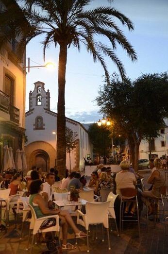Xàbia Histórica celebra su segunda shopping night del verano