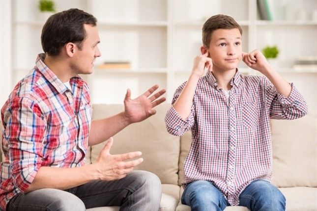 La Casa de la Cultura acoge una charla que busca mejorar la comunicación entre padres e hijos
