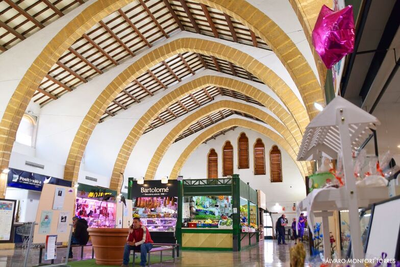 El ayuntamiento saca a licitación cuatro puestos del Mercat Municipal