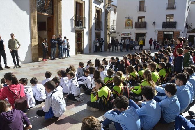 La antorcha de los minijocs pasa por Xàbia y Benitatxell
