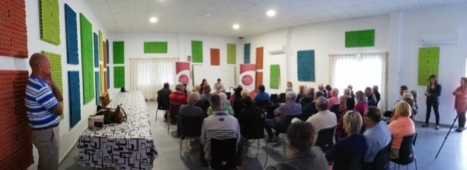 Medio centenar de residentes participan en el acto de Mes Benitatxell