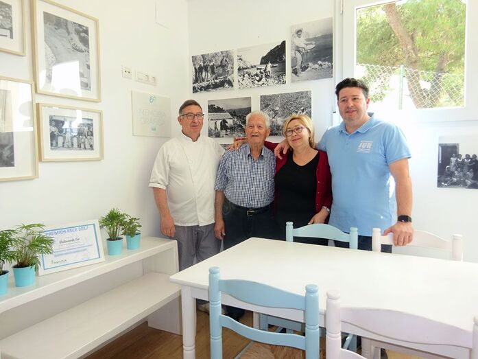 El restaurante Sur recibe uno de los premios anuales de los empresarios de la Marina Alta