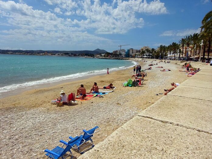 La Generalitat abre la convocatoria para contratar a 1.000 auxiliares de playa para este verano
