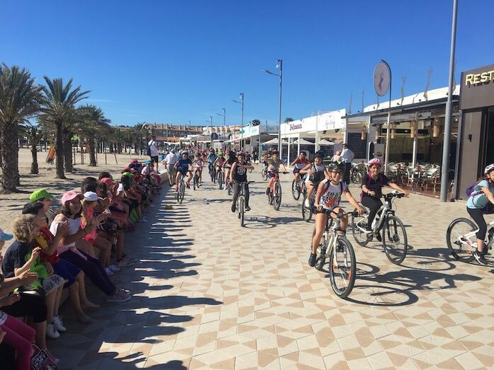 Marxa ciclista i a peu dels escolars del col.legi Port de Xàbia