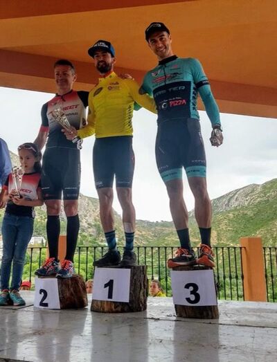 Victoria para Ade Moll del Xàbia's Bike Fasterwear en el Open XCO de Dos Aguas