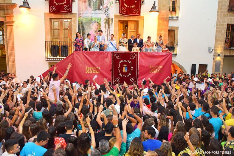 La Comissió de Fogueres organiza una jornada de hermandad para sus penyes santjoaneres