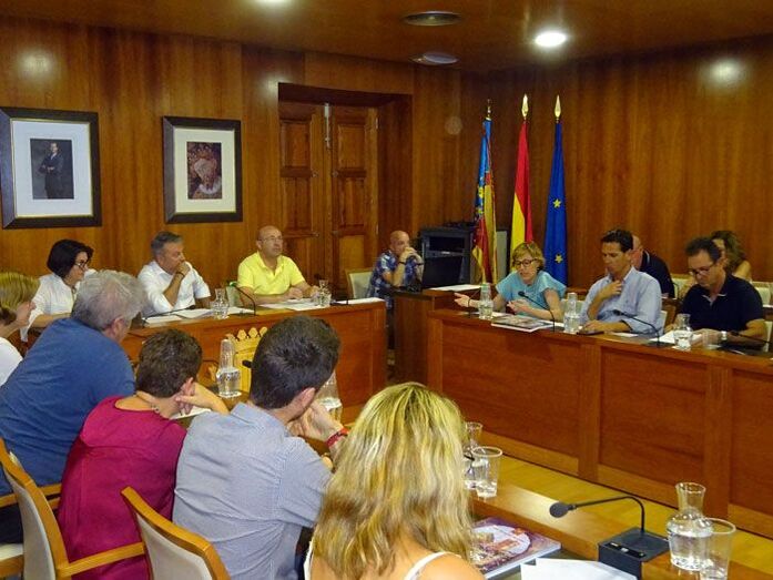 La oposición vota en contra de los nuevos sueldos de Xàbia, incluidos los suyos
