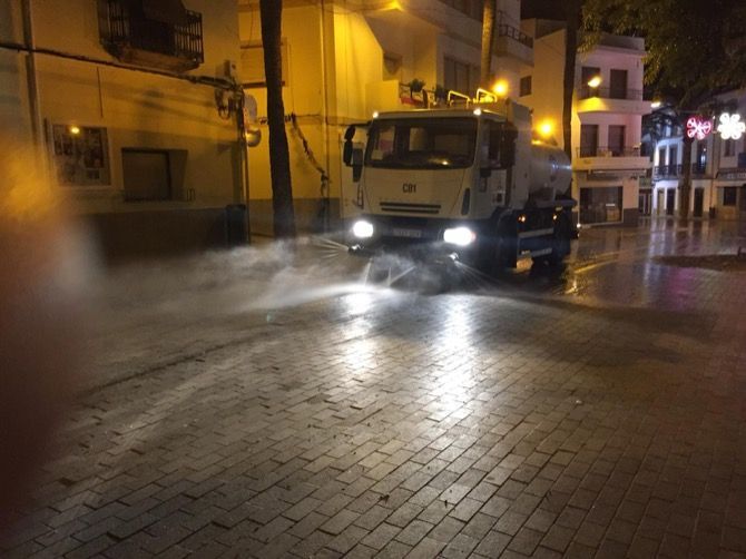 Servicios refuerza la brigada de limpieza para dejar el centro histórico limpio