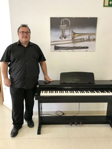 La Escuela de Música de Benitatxell cuenta con un nuevo piano