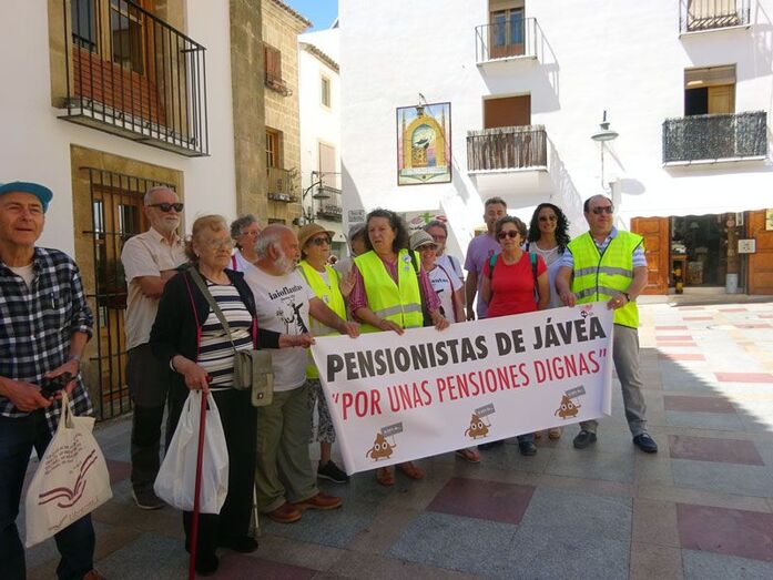 Fotonoticia: Los iaioflautas se concentran en la plaza de la iglesia