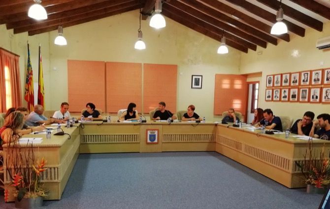 El PP obliga al alcalde de Gata a debatir un plan de ayudas para los vecinos y comerciantes