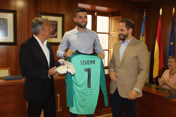Emotivo homenaje a Antonio Sivera, tras conseguir el campeonato de Europa sub21