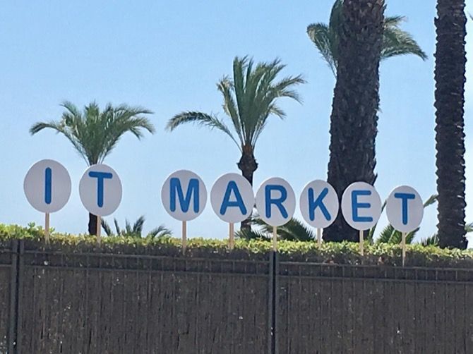 Moda, completos y decoración llegan de la mano del IT Market al Parador de Jávea