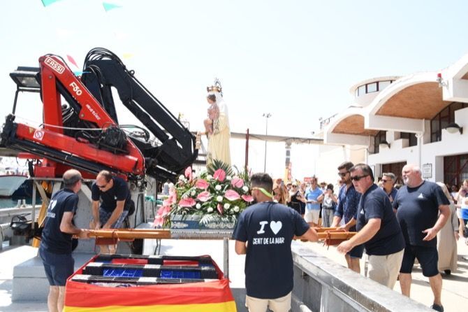 Los marineros celebran el día de la Virgen del Carmen