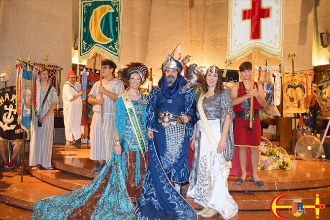 Las filaes de Moros y Cristianos participan en la ofrenda a Sant Jaume