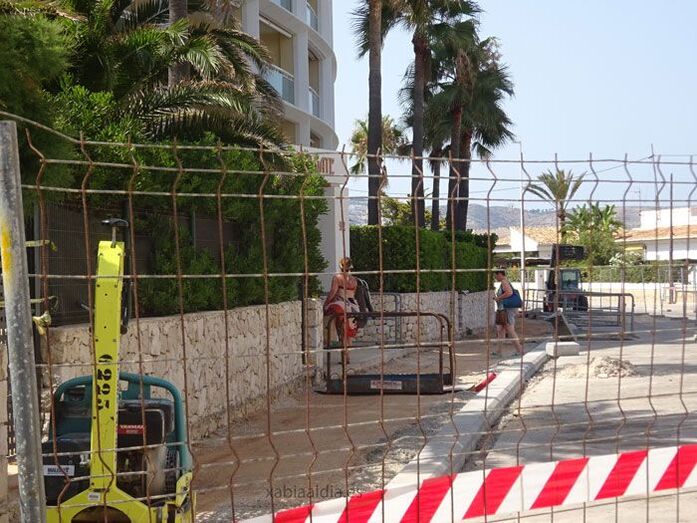 La constructora de la avenida de Ultramar pidió al Ayuntamiento cerrarla totalmente al tráfico para acabar las obras