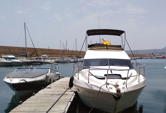 Llega nadando a puerto tras caer de una embarcación ayer noche frente a la Siesta