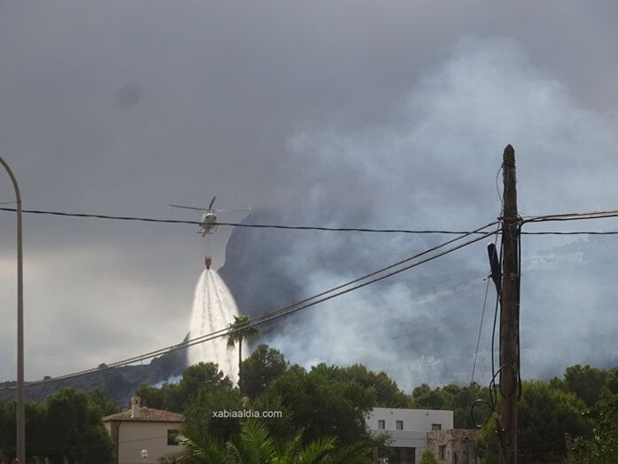 Extinguen con rapidez un fuego en la zona de Rafal