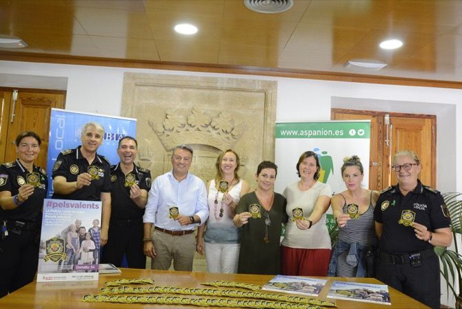 La Policía Local de Xàbia se suma a la campaña Escudos Solidarios para reunir fondos para la investigación del cáncer infantil