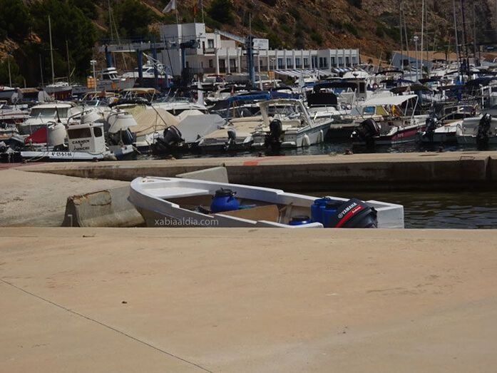 9 detenidos tras llegar en patera a Ambolo