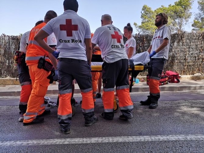 Trasladan al hospital a un ciclista herido en la carretera de la Guardia