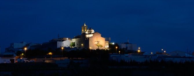 Dos rutas turísticas nocturnas para conocer Benitatxell antes de concluir el verano