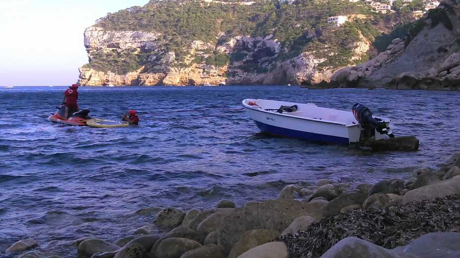 Llega una patera a la Cala del Portixol