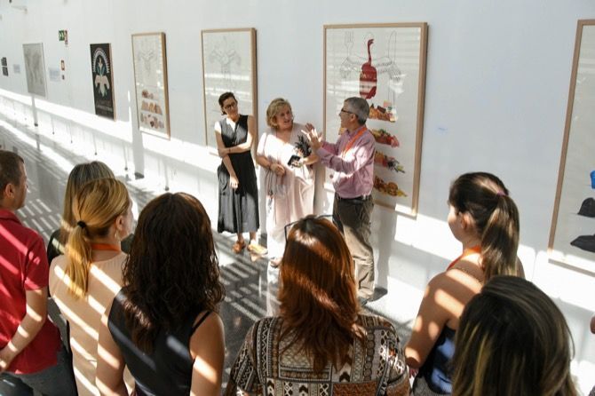 El Hospital de Dénia acoge una exposición artística que invita a reflexionar sobre la alimentación