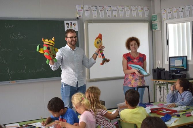 Benitatxell busca a la nueva mascota de la biblioteca municipal