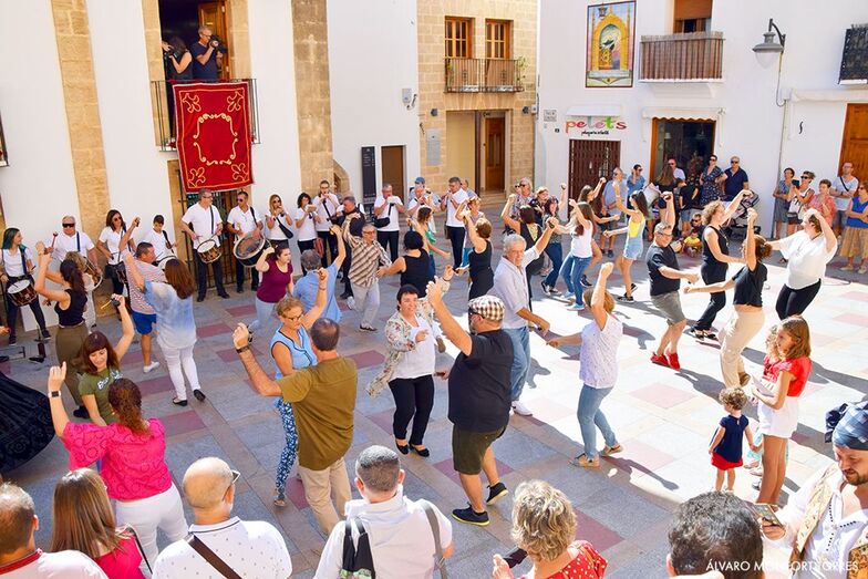 Xàbia celebra el 9 d'Octubre con música, recitales, literatura, danzas y costumbrismo tradicional