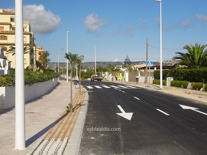 Los operarios rematan la avenida de Ultramar