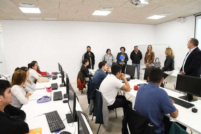 La directora general de Comercio conoce los programas formativos de Creama Xàbia