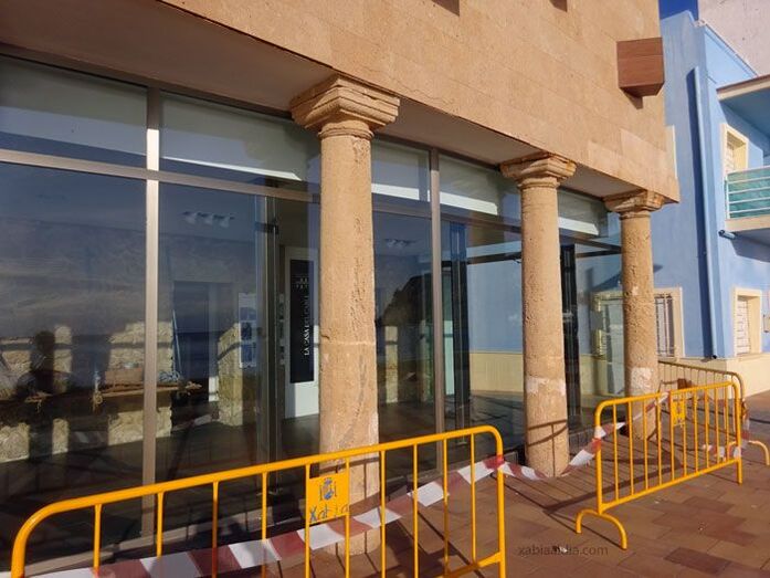 Cultura vuelve a vallar parte de la Casa del Cable por desprendimientos