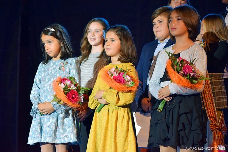 Fogueres retoma el pulso festivo en Xàbia con la gala doble de elección de los cargos festeros