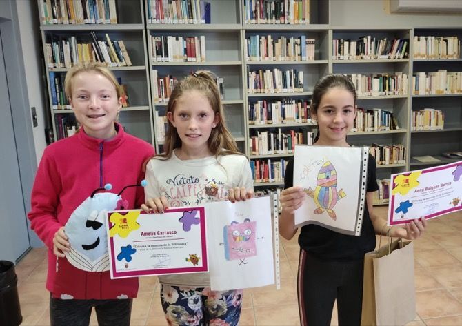Lily Wood gana el concurso de la mascota de la Biblioteca de Benitatxell con Gloria