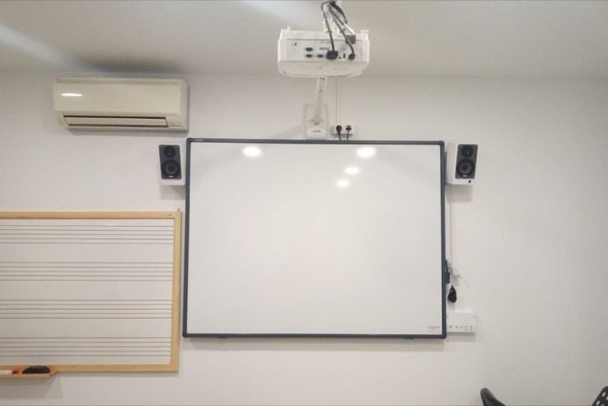 La Escuela de Música de Benitatxell incorpora un nuevo sistema de aprendizaje a través de un panel virtual