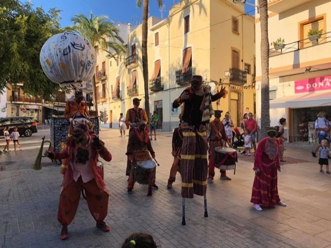 Los niños llenan Xàbia Histórica con el festival Sorollius