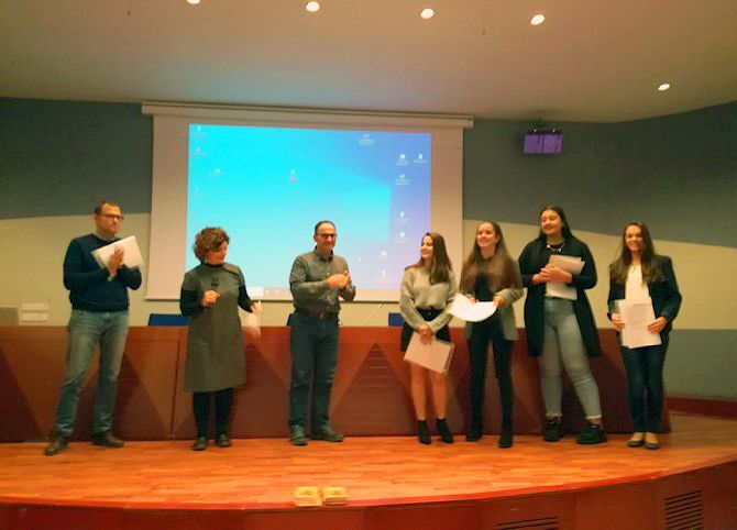 Alumnas del IES Antoni Llidó logran un premio por su estudio de la ciencia a través de la literatura policíaca