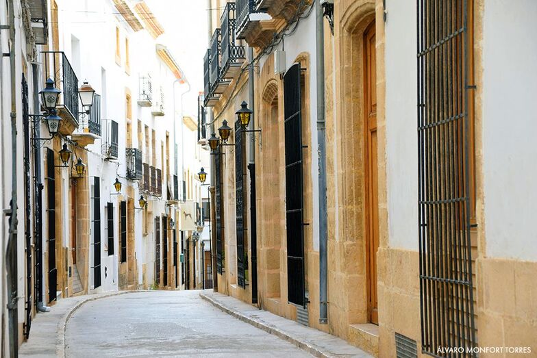 La Policía Local de Xàbia vigilará los estacionamientos nocturnos que se producen en el casco urbano