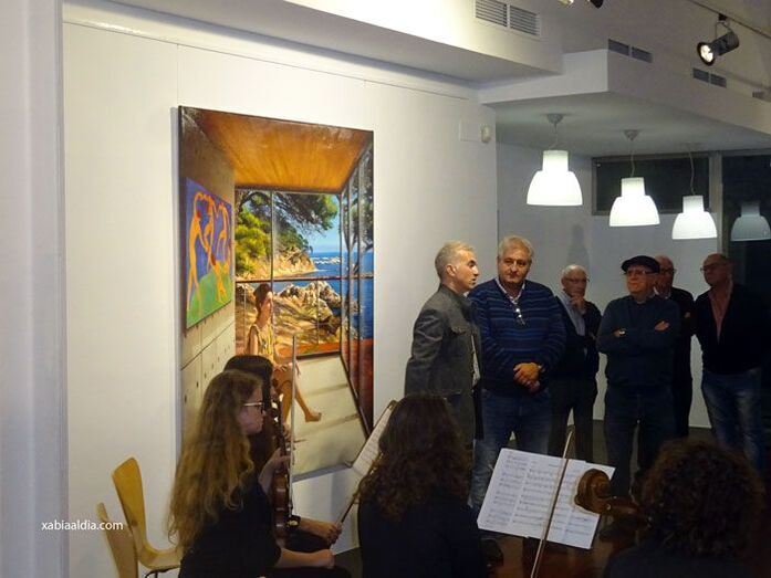 El artista que pintó el mural de Teulería expone en la Casa del Cable