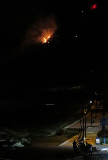 Extinguen un pequeño incendio en el mirador de Cala Blanca