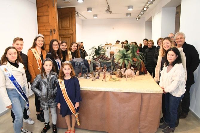 Fotonoticia: La asociación Betlemistes de Xàbia monta el belén en la Casa de Tena